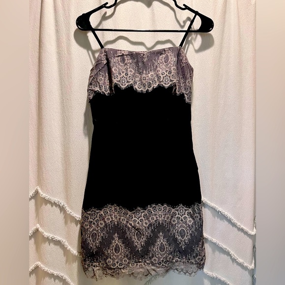 A-line Black dress with lace detail - Picture 1 of 2